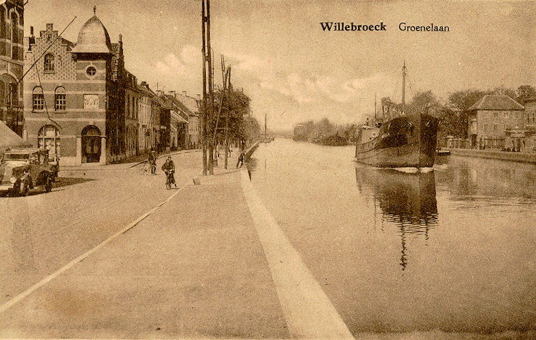 Oude postkaart van de Groene Laan met een binnenschip op het kanaal
